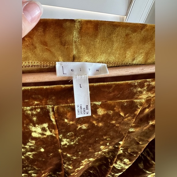 Gold stretch crushed velvet Leith pants - Picture 3 of 5